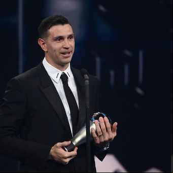 Premios The Best 2024, EN VIVO: Dibu Martínez ganó por segunda vez como mejor arquero; Messi y Scaloni perdieron ante Vinicius y Ancelotti