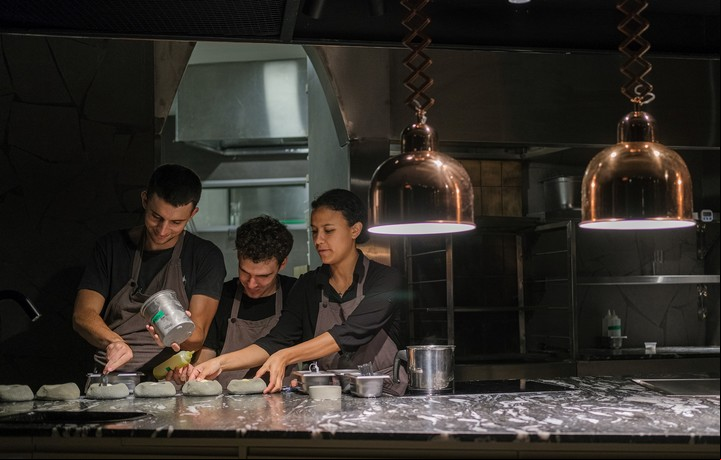 El equipo de cocina de Trescha lo componen 22 personas.