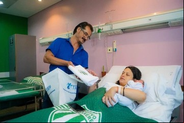Fanático desde la cuna: abren una sala maternal futbolera para recibir a los bebés con los colores de un popular equipo argentino