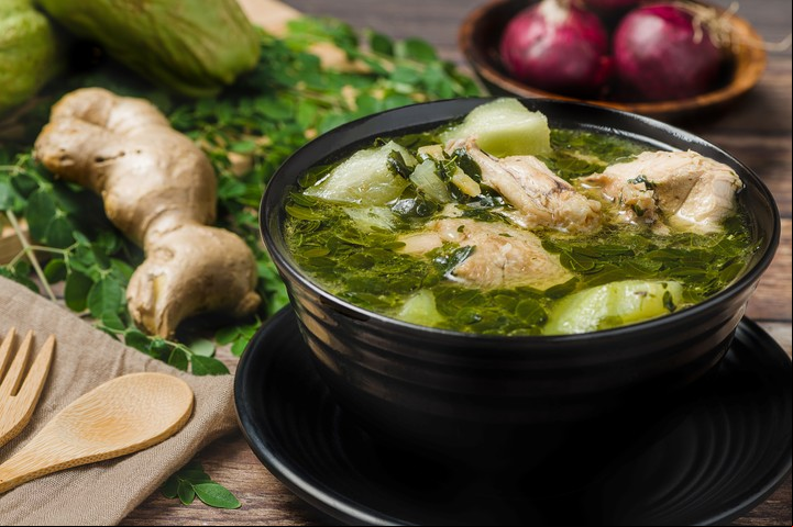 Las flores, las hojas, las vainas, las semillas y las raíces de la moringa son comestibles./ Shutterstock.