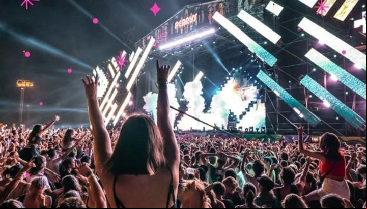 Escenario "Perry's" del Lollapalooza a la noche.