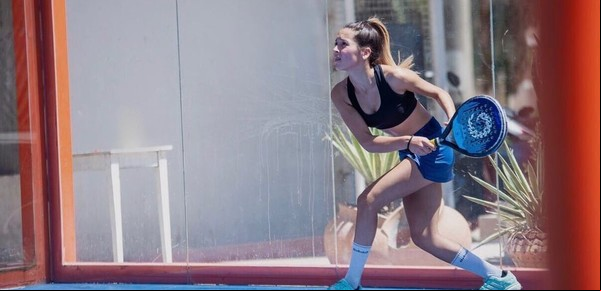 Qué hacer antes de jugar un partido de pádel: tips para evitar problemas de salud