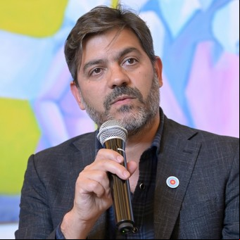 El caso de Carlos Bianco: el gran mito de los autos oficiales y por qué tienen tantas multas sin pagar