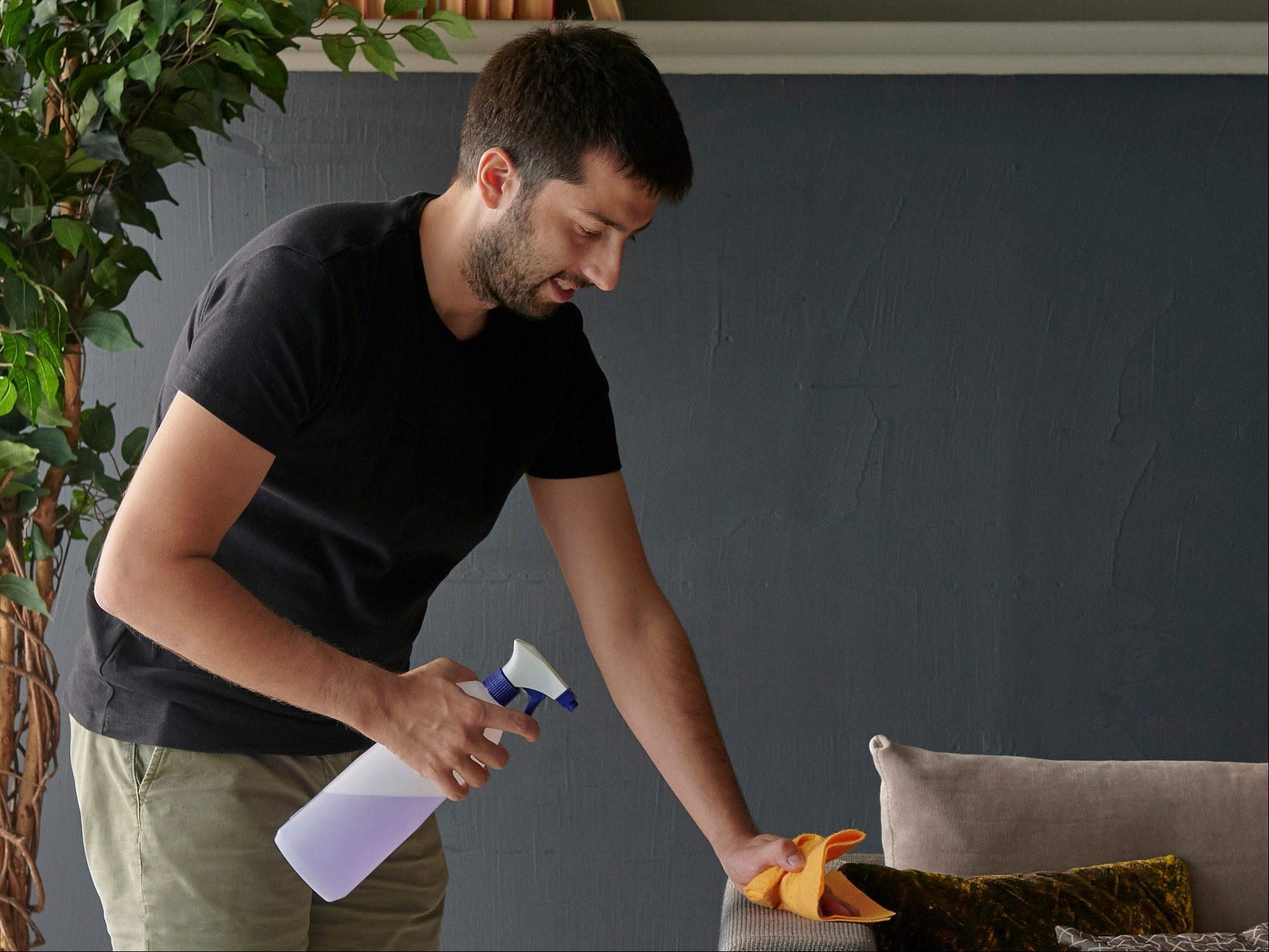 Compartir las tareas del hogar es otro de los compromisos que asumen cada vez más parejas. Foto ilustración: Shutterstock.