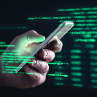 “Alquiler” de hackers, ataques a celulares e inteligencia artificial maliciosa: nuevas tendencias en ciberseguridad para 2024