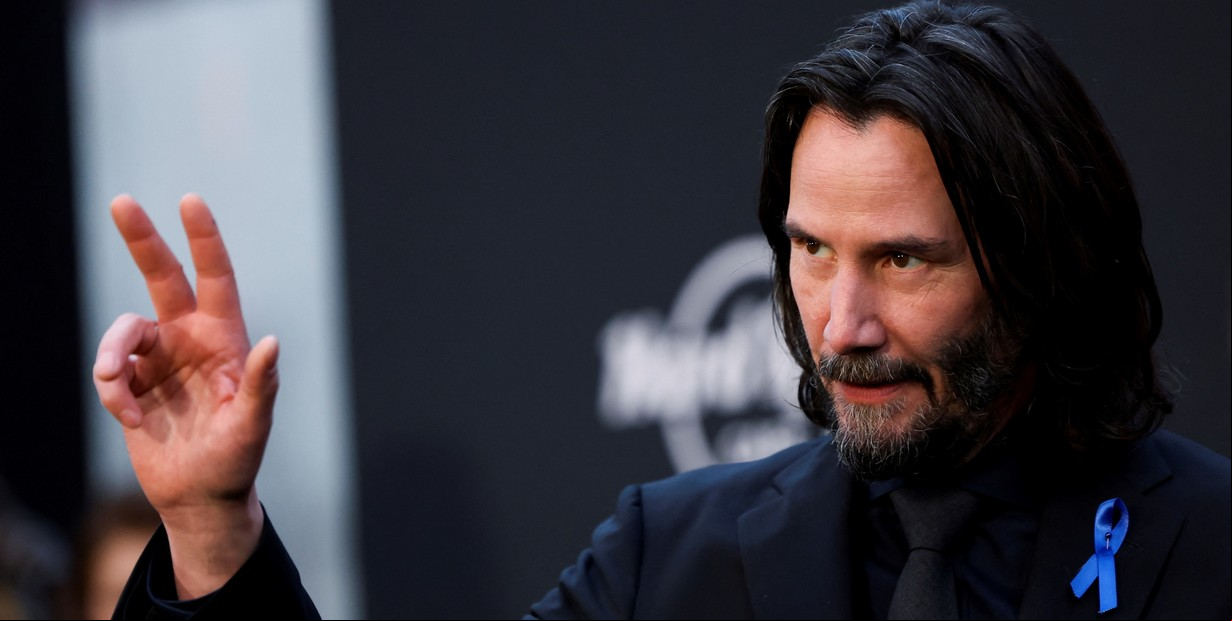 Keanu Reeves escribió un libro que Netflix hará película: un hombre que vive 80.000 años y se codea con Karl Marx y Sigmund Freud