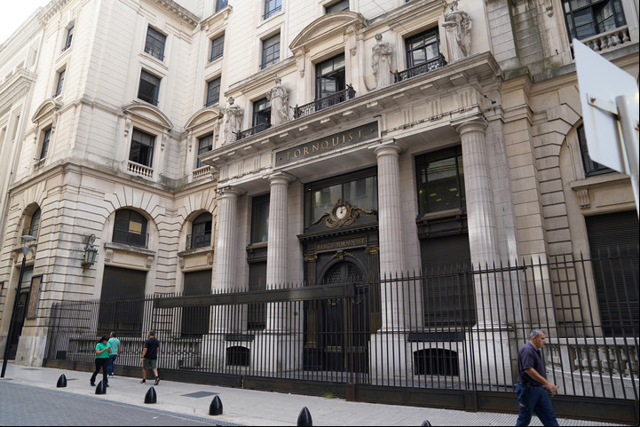 El ex Banco Tornquist, en Mitre 351, es otro de los edificios a recuperar en el Centro.