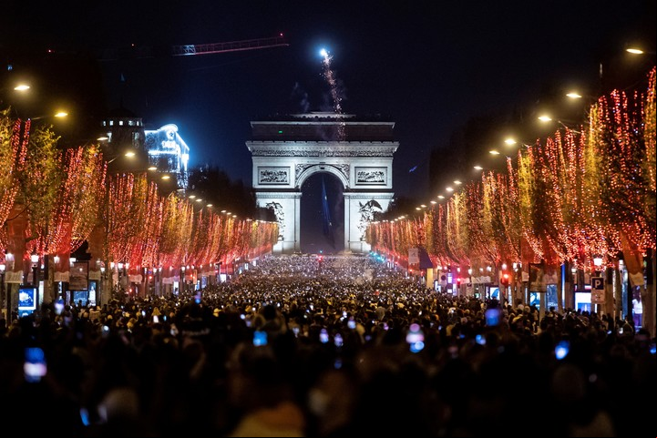 Paris, en Año Nuevo, un deleite para quienes decidan instalarse en Francia Foto EFE/EPA/IAN LANGSDON.