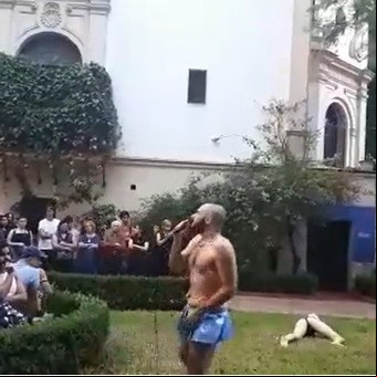 Polémica por una performance con desnudos en los jardines del Museo Fernández Blanco