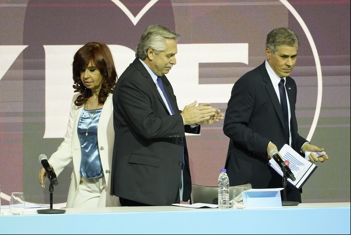 El presidente Alberto Fernández junto a la vicepresidenta Cristina de Kirchner y Pablo Gonzales YPF comparten en Tecnopolis un acto por los 100 años empresa estatal YPF.
Foto: Emmanuel Fernández.