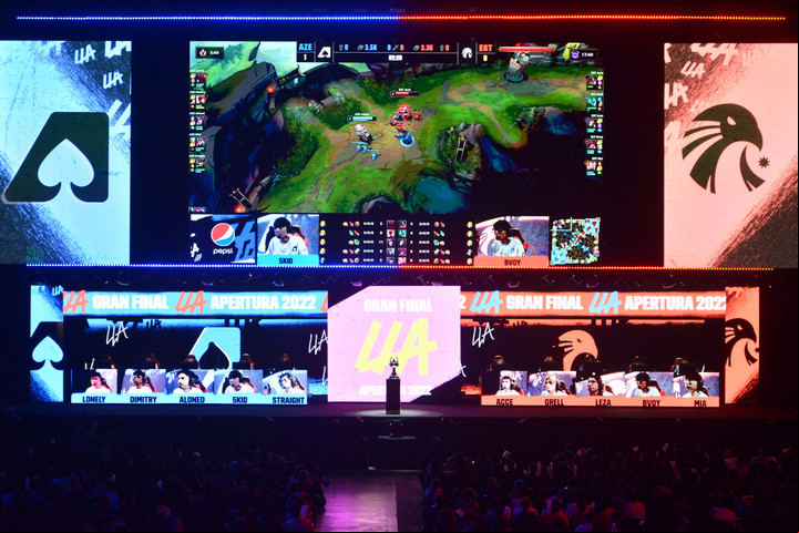 Imagen de la final del torneo League of Legends en Tecnópolis.