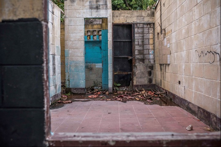 Viviendas abandonadas ocupadas anteriormente por de las bandas antes de ser detenidos durante el año pasado. Algunos de los propietarios originales, que se marcharon por las amenazas de las bandas, están empezando a regresar. Fotografías de Daniele Volpe