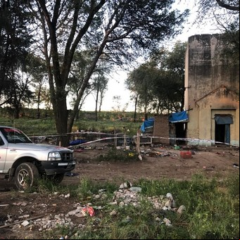 Lo buscaron durante diez días y hallaron su cuerpo quemado en un pozo y tapado con basura