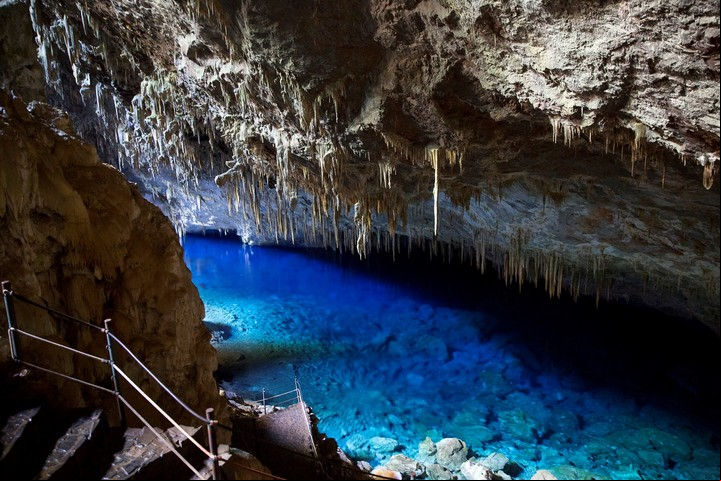 El lago cambia de color, a la mañana se lo ve con un azul más intenso. Foto Flavio Andre/Embratur.