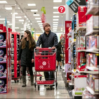 Alivio para Biden: la inflación en Estados Unidos cayó en marzo más de lo esperado: 5% anual