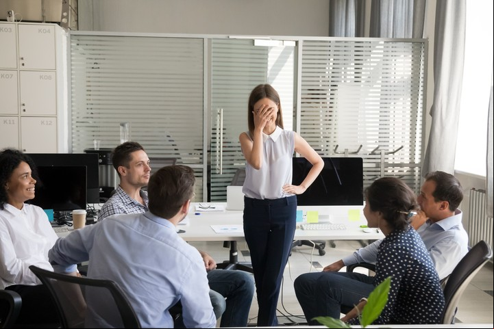 Un acto fallido no es un error, sino una forma del inconsciente de aparecer en el discurso. Foto Shutterstock.