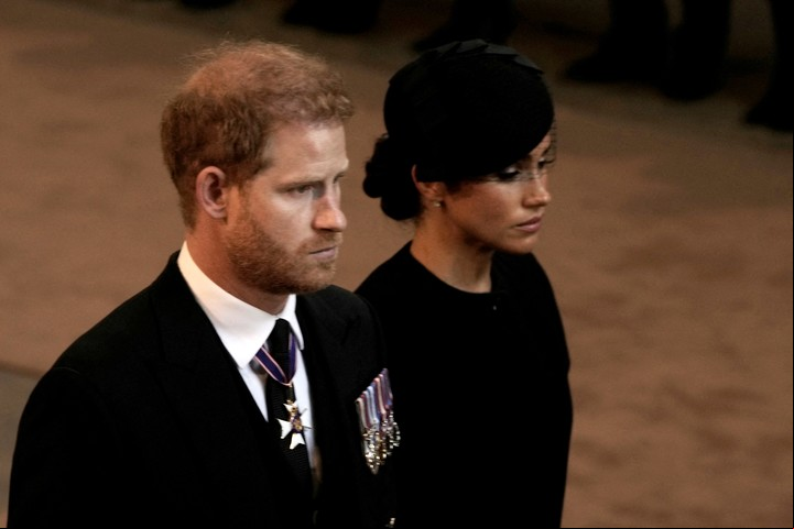 Harry y su esposa, Meghan, la gran ausente en la coronación. Foto: Reuters