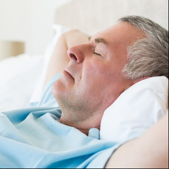 Cuánto tiempo debe durar una siesta para renovar la energía, según los expertos