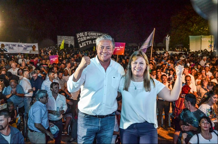 Rolando Figueroa con Gloria Ruiz, su vicegobernadora.
