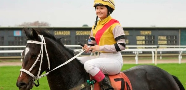 Cómo está la jocketa Florencia Giménez a dos meses de la brutal rodada en el Hipódromo de Palermo