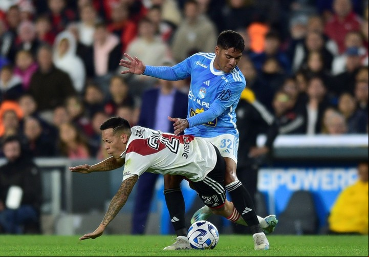 Esequiel Barco, en acción, contra Sporting Cristal. Foto: AP