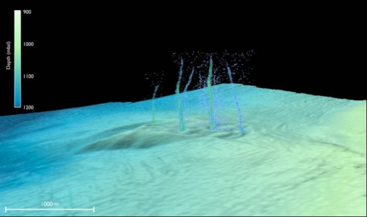 Burbujas se elevan desde el lecho marino a unos dos tercios de una milla de profundidad y a 50 millas de Newport, Oregón. Foto: Universidad de Washington