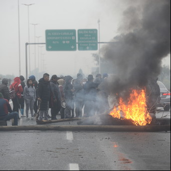 Vecinos cortan la autopista Riccheri y hay importantes demoras en el tránsito