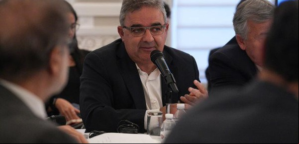 "Tengo amigos porteños y son personas normales", la curiosa defensa de un gobernador tras la polémica por los "pituquitos de Recoleta"
