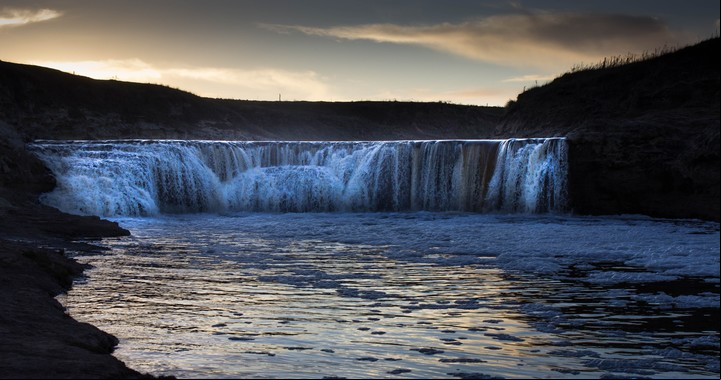 El sorprendente salto de 8 metros de la Cascada Cifuentes, a 40 km de Tres Arroyos. Foto Shutterstock