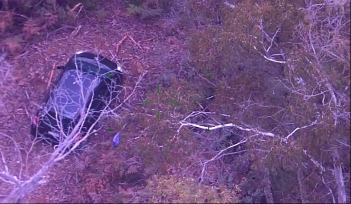 El auto de la mujer atascado en medio del bosque (Policía Vic).