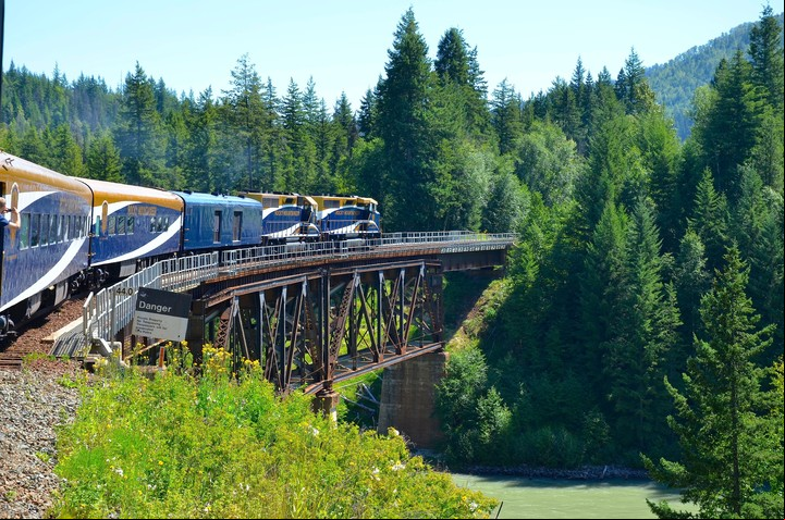 Con el Rocky Mountaineer, los pasajeros duermen en hoteles. Foto Shutterstock