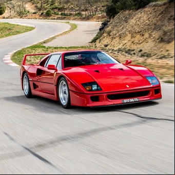 La historia de la icónica Ferrari F40 que Alain Prost nunca quiso manejar y pusieron en venta