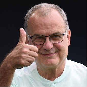 Marcelo Bielsa llegó a Uruguay: cuándo lo presentan como DT de la Selección y cuánto durará su contrato