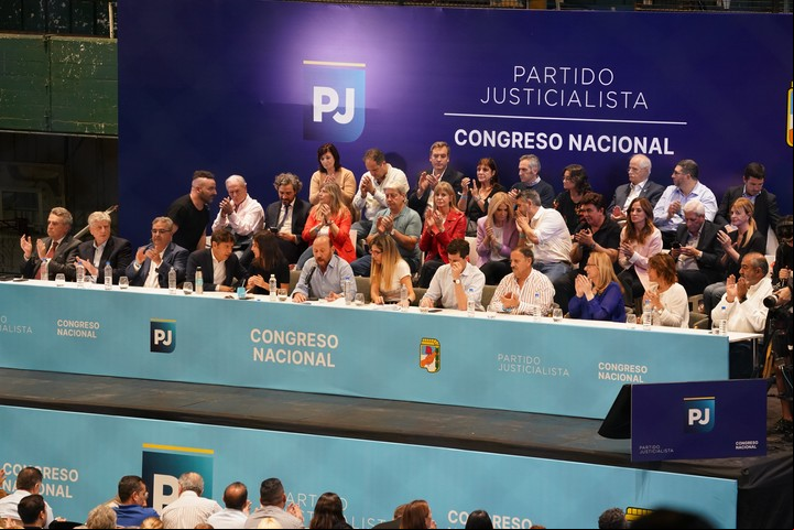 El palco del Congreso del PJ en Ferro. Foto: Juano Tesone
