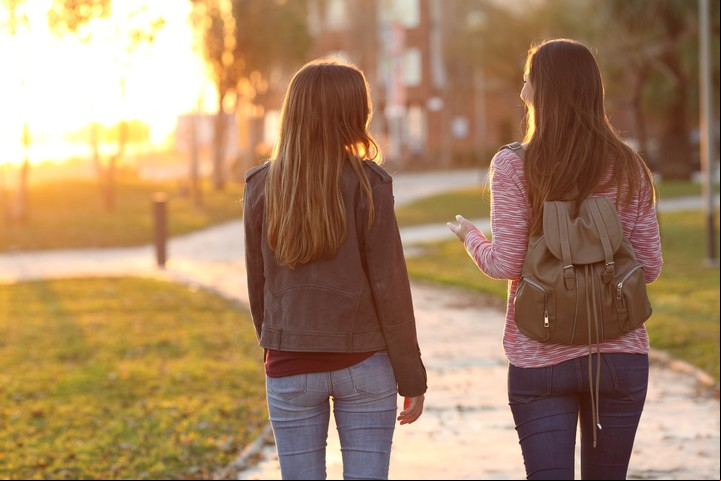 La Ley 27.364 establece el Programa de acompañamiento para el egreso de jóvenes sin cuidados parentales. Foto ilustración Shutterstock.