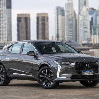 Análisis del nuevo DS 4: el auto de lujo distinto que apuesta casi todo al confort