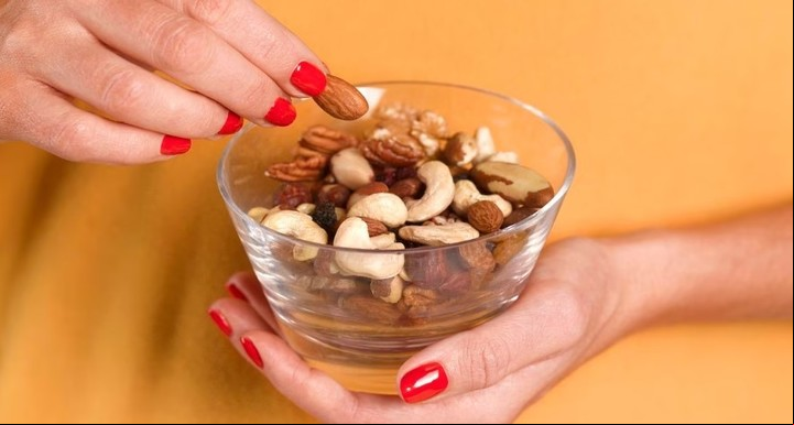 Los frutos secos contienen proteína y fibra.