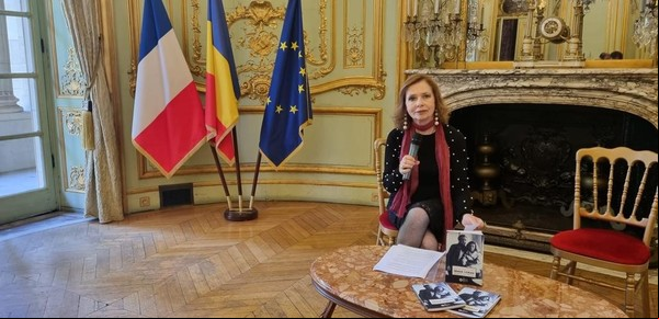 La escritora Alina Diaconú en París, con un recuerdo para Borges y Kodama