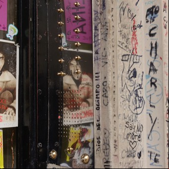 "Yo que morí en el altar": el edificio de Charly García se transformó en Monumento Histórico Popular
