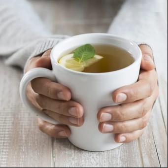 El té que recomiendan tomar a la noche, según la Universidad de Harvard
