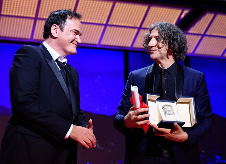 En Cannes, Tarantino le entregó el Gran Prix al británico Jonathan Glazer, por la ahora candidata al Oscar "Zona de interés". Foto AFP
