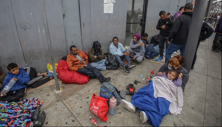 Refugiados en la frontera de Tijuana. Foto: EFE.