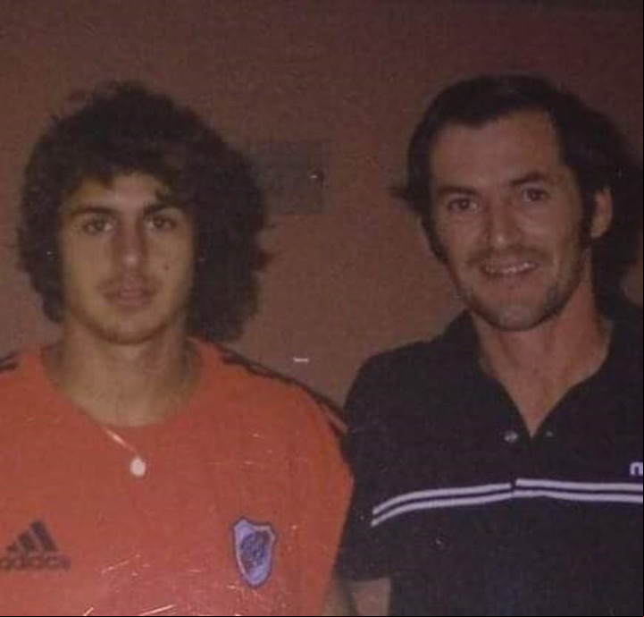 Pablo Serrano, el hincha de River fallecido en el Monumental, junto a Pablo Aimar.
