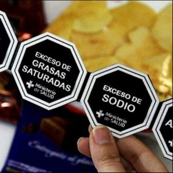 Revelan en qué medida los sellos negros mejoraron los alimentos y cuánto varió el consumo de la gente