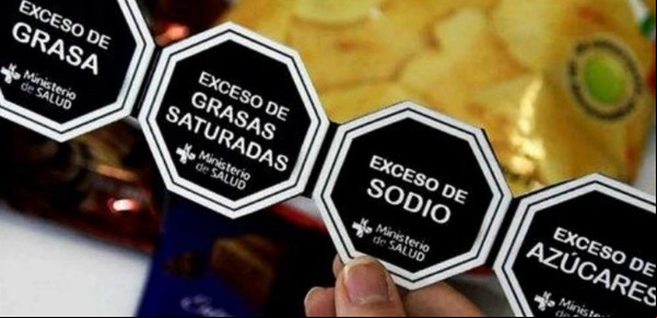 Revelan en qué medida los sellos negros mejoraron los alimentos y cuánto varió el consumo de la gente