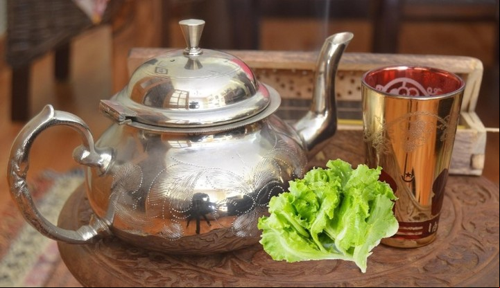 Recomiendan no dejar hervir el agua para hacer el té de lechuga.