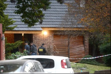 Cayó un prófugo por el crimen del empresario en San Antonio de Padua y buscan a otros dos