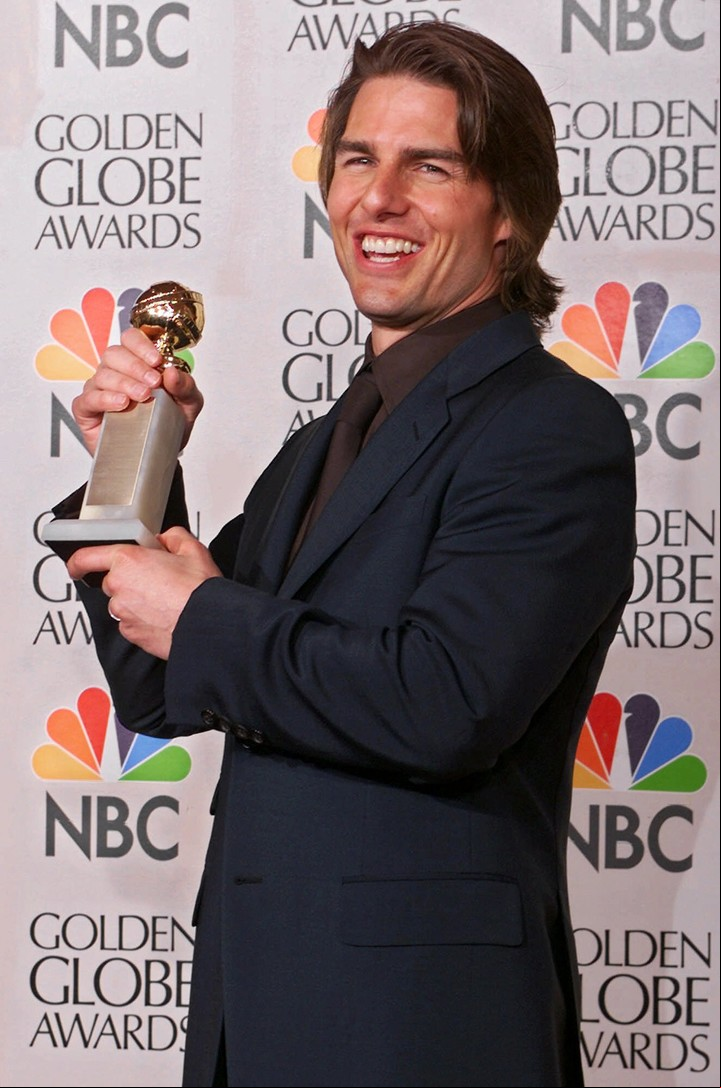 Tom Cruise y su estatuilla por "Magnolia". Devolvió ésa y las que recibió por "Nacido el 4 de julio" y "Jerry Maguire". Foto AP