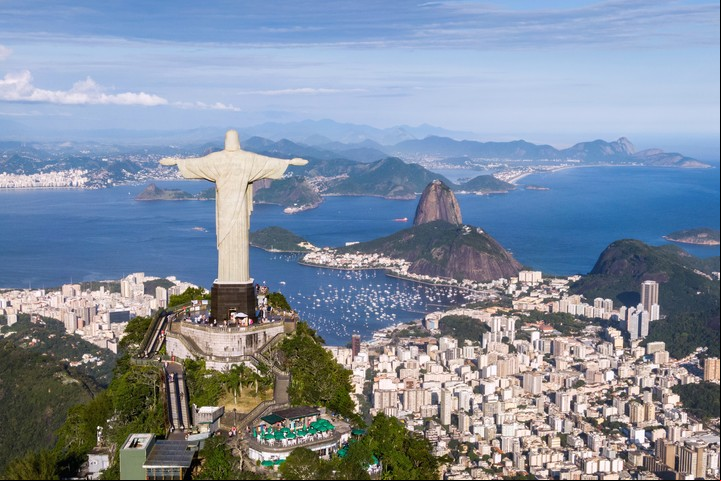 En Río de Janeiro, vista aérea del Cristo Redentor y del Pan de Azúcar. Foto Shutterstock