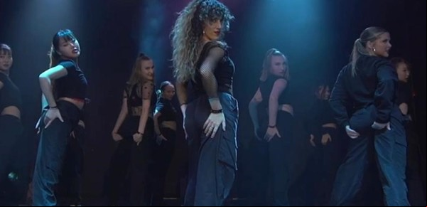 Dejó su profesión de abogada para cumplir el sueño de bailar por el mundo